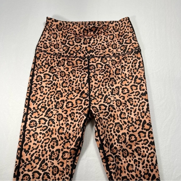 Citta X Kayla Wang Leopard Print Midi/Cropped Length Athletic Leggings Women's M - Picture 7 of 8